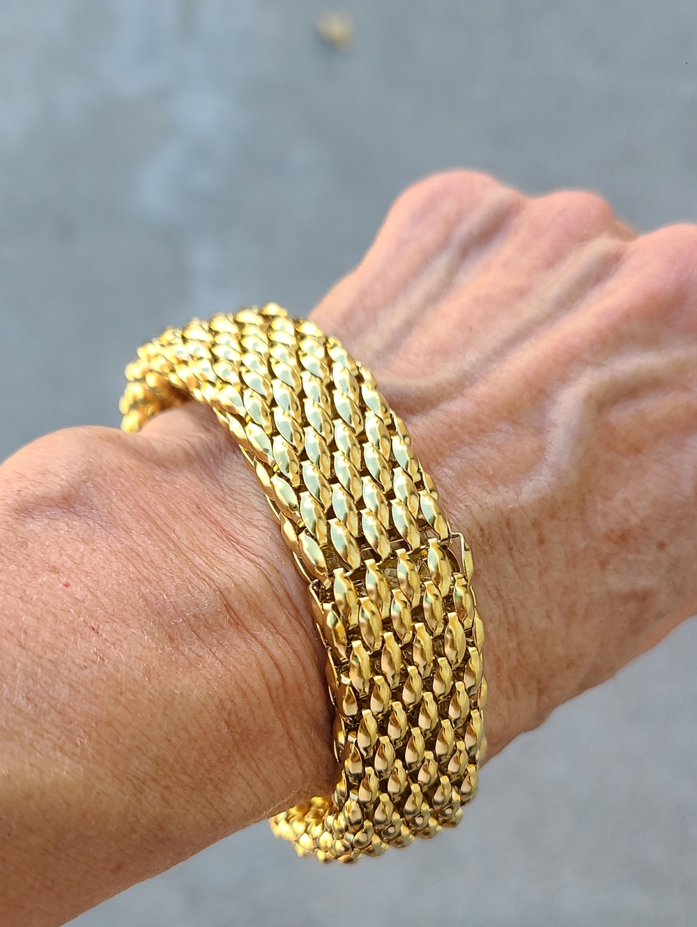 Gold Mesh Women's Bracelet - Classic Luxury